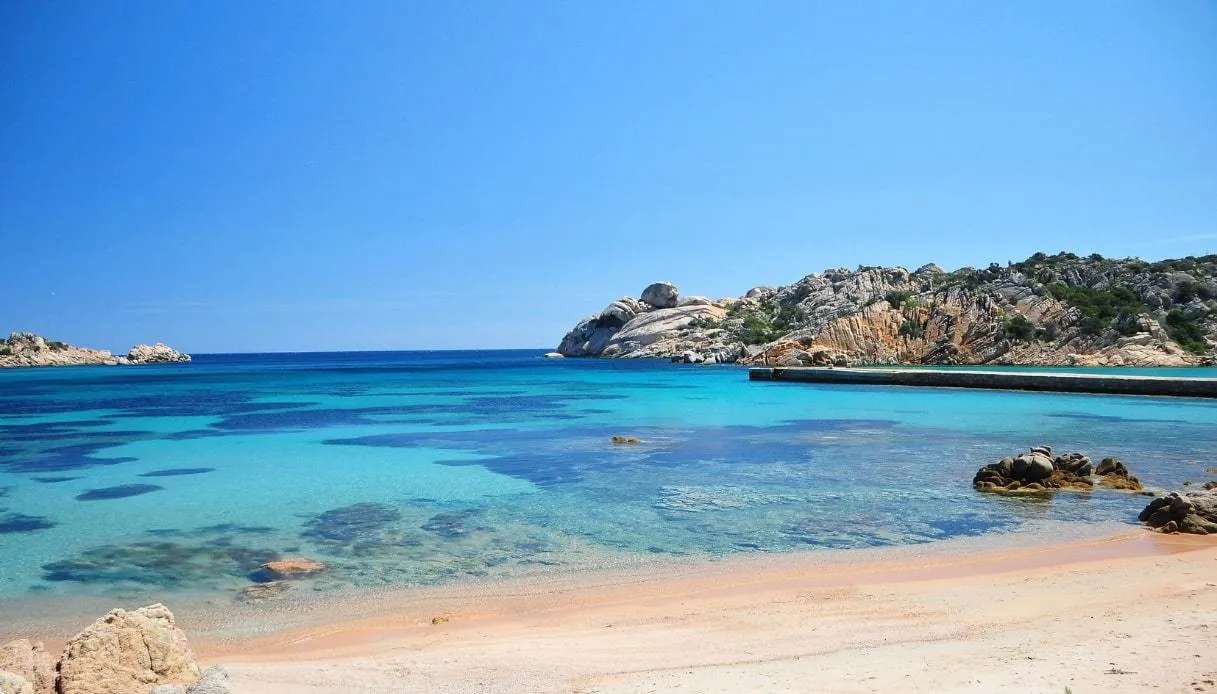 A Cala Spalmatore partja La Maddalena szigetén